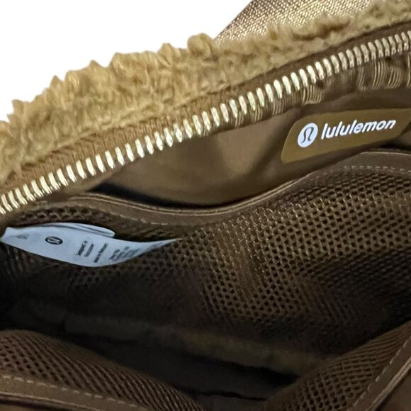 Lululemon Fleece Everywhere‎ Belt Bag - Picture 3 of 7